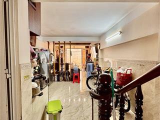 Nhà đường trường sa, p.2, phú nhuận, dt 38m, 3 tầng, giá 6,4 tỷ.