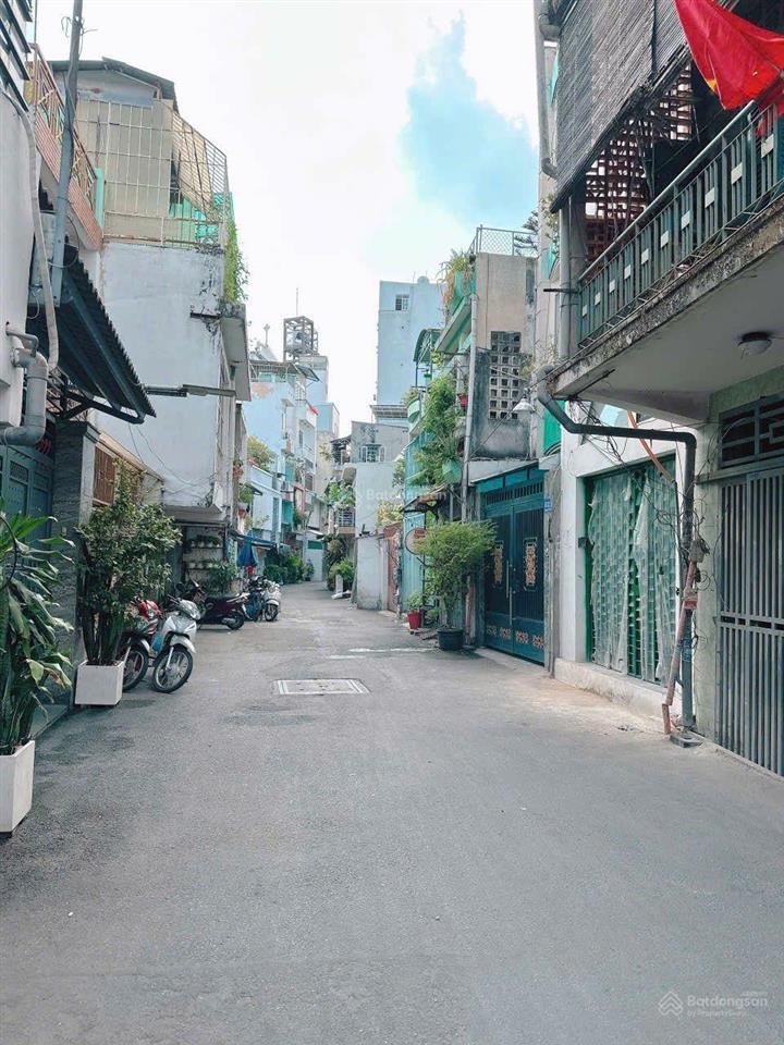 Nhà đường lý chính thắng, p.8, q.3, dt 28m, gồm 2 tầng, giá 4,8 tỷ.