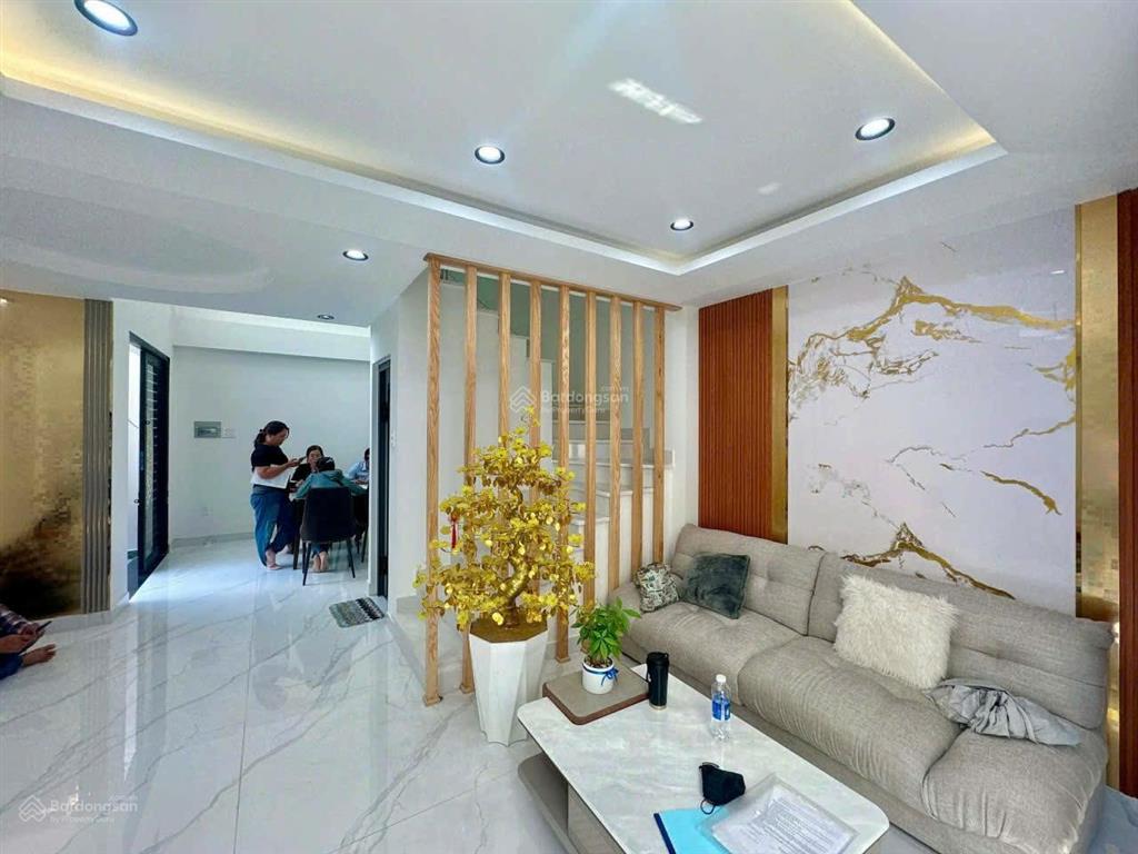 Phú nhuận hiếm nhà ngang 5m  5 tầng  chỉ 9,3 tỷ