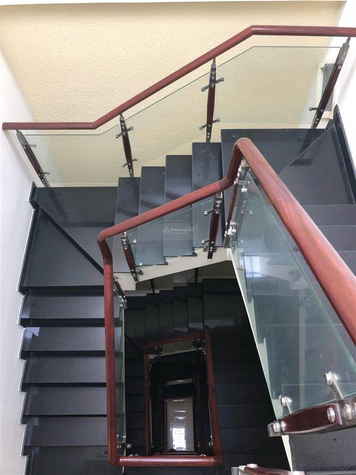 Giá cực tốt. nhà mặt tiền bàu cát 6, 8 x 13,5, 3 tầng, giá 17,5 tỷ