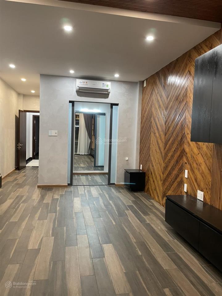 Giá cực tốt, nhà mặt tiền nguyễn hồng đào, 4 x 16, 3 tầng, giá chỉ 17 tỷ