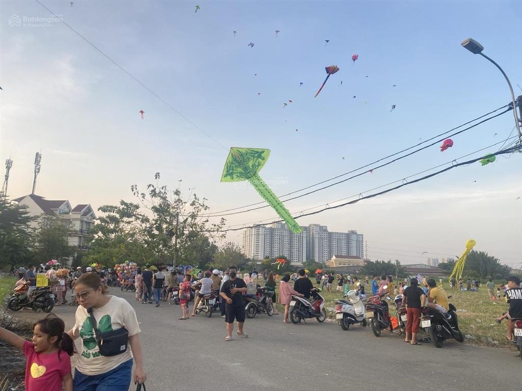 Bán 2 lô đất ở phong phú. đs 10 bình hưng đi thẳng vào . đất đối diện trường quốc tế . 6ty750tr