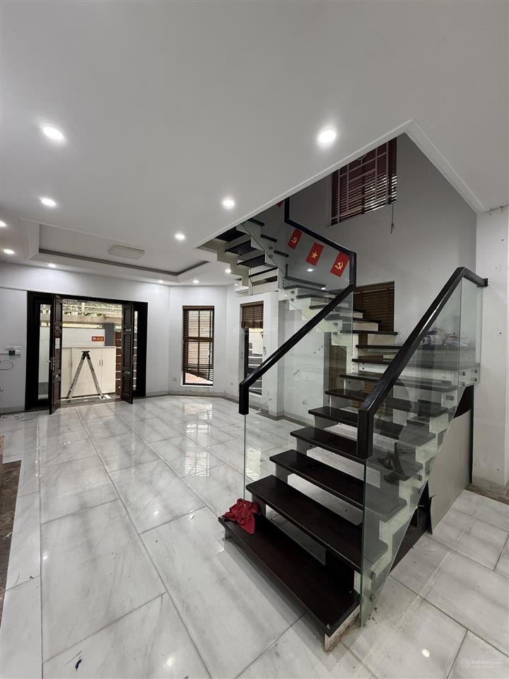 Cho thuê biệt thự nhà vườn tổng cục 5 tân triều, gần nguyễn xiển, 100m², 4 tầng, căn góc, 25 tr/th
