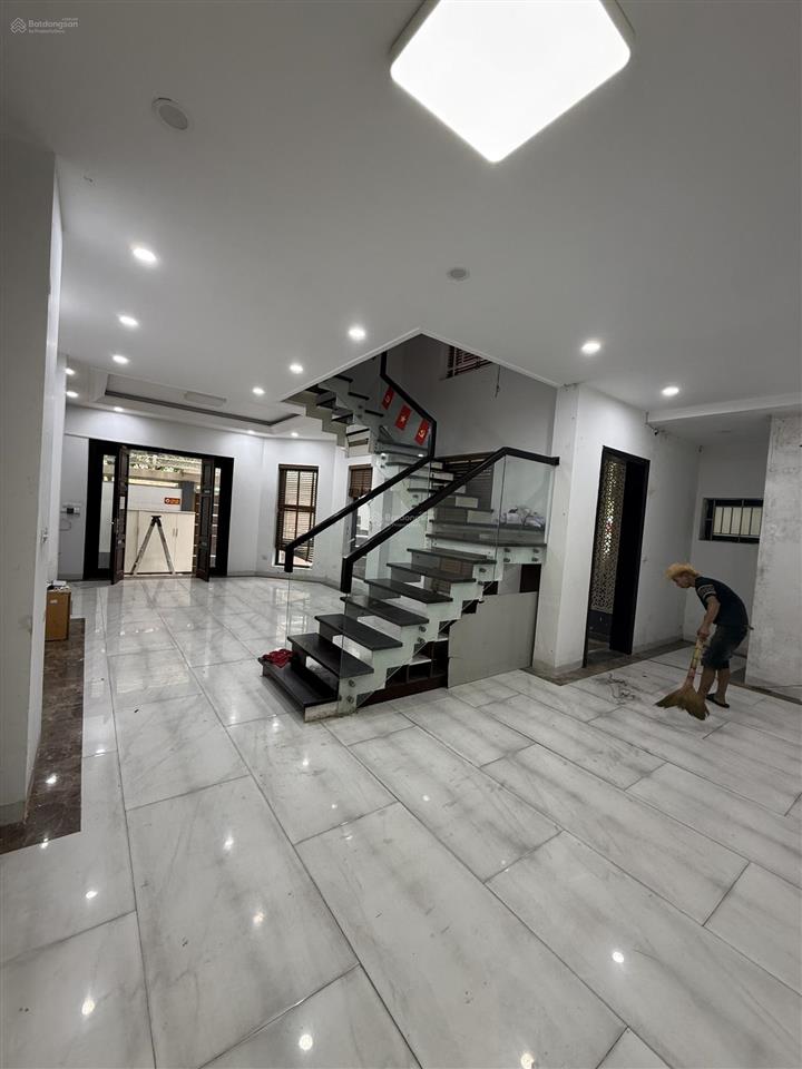 Cho thuê biệt thự nhà vườn tổng cục 5 tân triều, gần nguyễn xiển, 100m², 4 tầng, căn góc, 25 tr/th