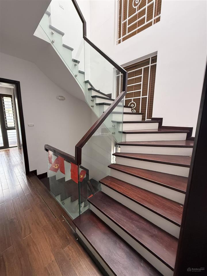 Cho thuê biệt thự nhà vườn tổng cục 5 tân triều, gần nguyễn xiển, 100m², 4 tầng, căn góc, 25 tr/th