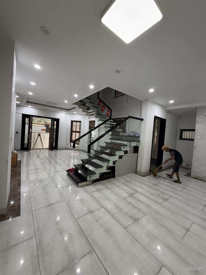 Cho thuê biệt thự nhà vườn tổng cục 5 tân triều, gần nguyễn xiển, 100m², 4 tầng, căn góc, 25 tr/th