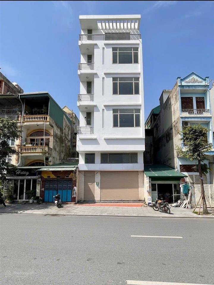 Cần tiến bán căn nhà 6 tầng mặt đường ql 18 view biển gần go hạ long