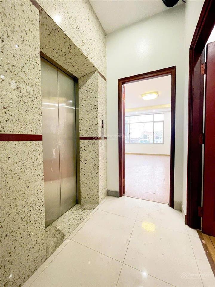 Cần tiến bán căn nhà 6 tầng mặt đường ql 18 view biển gần go hạ long