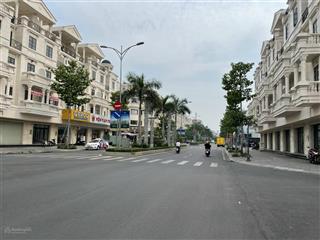 Bán nhà đường phan văn trị cityland park hills, có thang máy. giá 28,5 tỷ