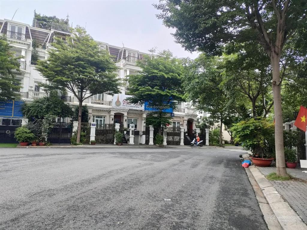 Cần bán nhà trước công viên cityland center hills, giá 18,8 tỷ