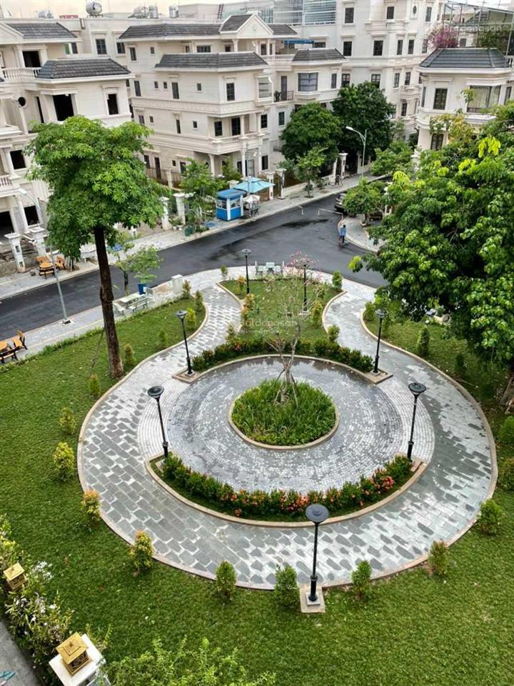 Bán căn biệt thự góc 2 mặt tiền, dt 23.5 x 20m, nhà có thang máy, hồ bơi