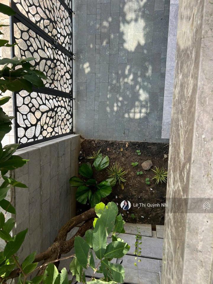 Shophouse 2 mặt tiền ngay bến du thuyền ven sông hàn  sẵn sổ lâu dài, giá tốt