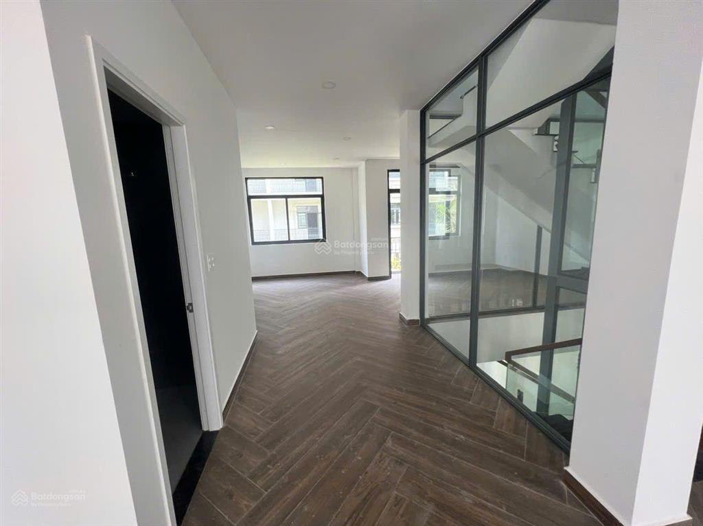 Cho thuê nhà phố vinhomes grand park