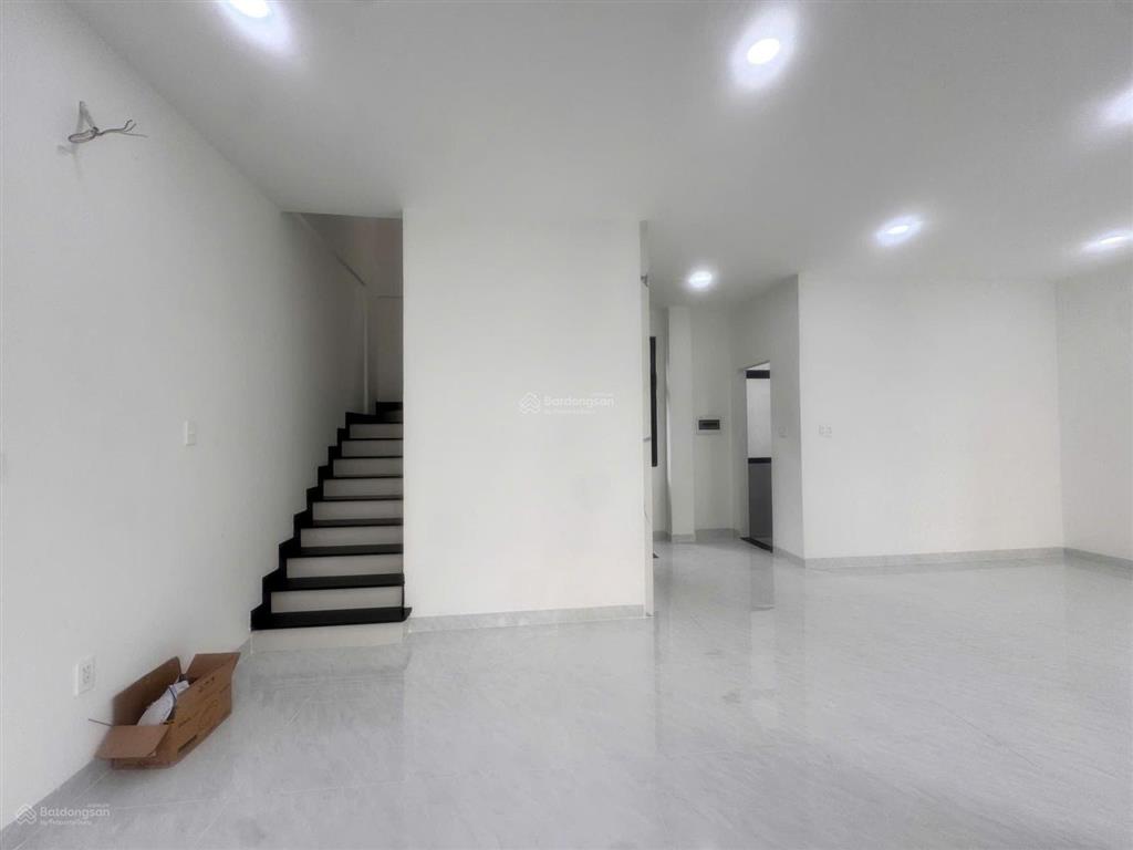 Nhà phố vinhomes grand park. diện tích đất 96m2 hiện trạng hoàn thiện