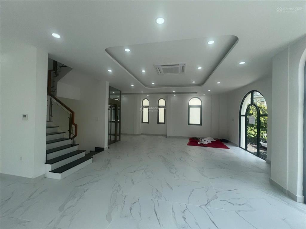 Cho thuê nhà phố villa boutique đối diện công viên 36ha, cơ hội thuê căn nhà phố villa