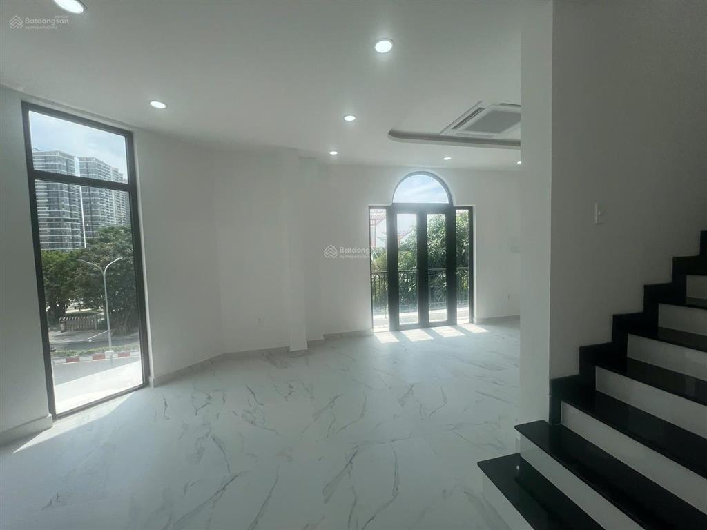 Cho thuê nhà phố villa boutique đối diện công viên 36ha, cơ hội thuê căn nhà phố villa