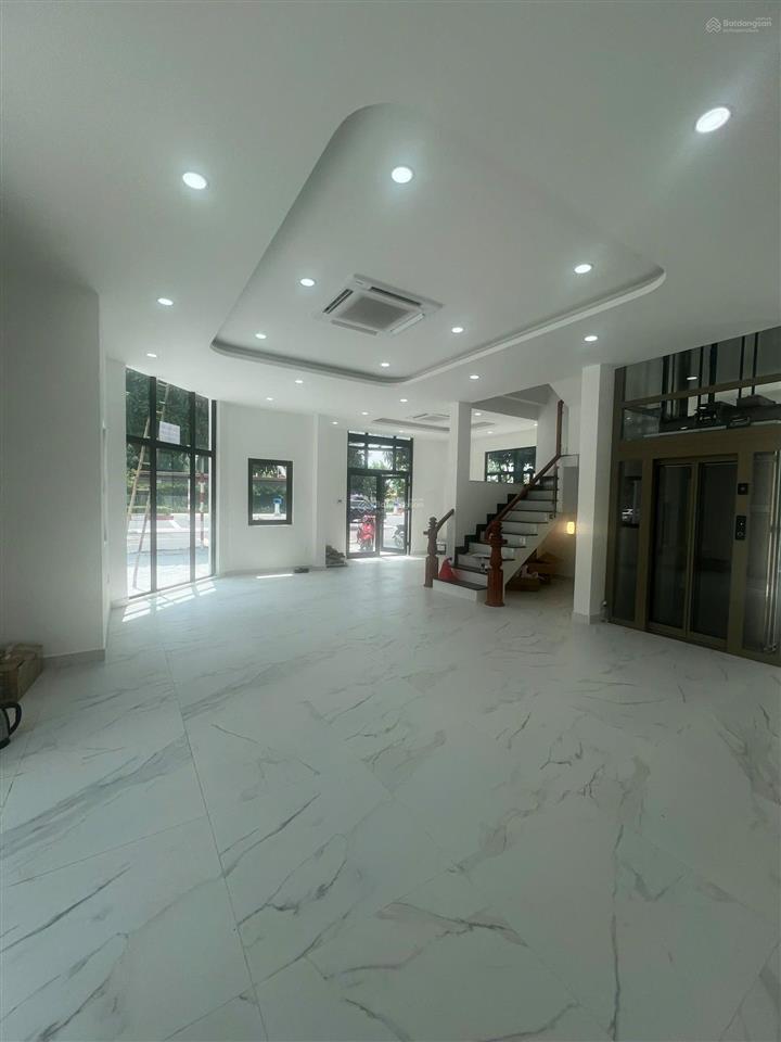 Cho thuê nhà phố villa boutique đối diện công viên 36ha, cơ hội thuê căn nhà phố villa