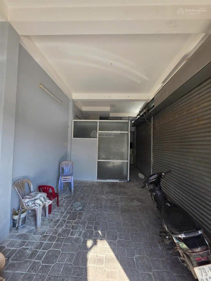 Nhà 3 tầng căn góc mặt tiền chợ phương sài . trung tâm thành phố.