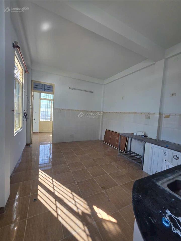 Nhà 3 tầng căn góc mặt tiền chợ phương sài . trung tâm thành phố.