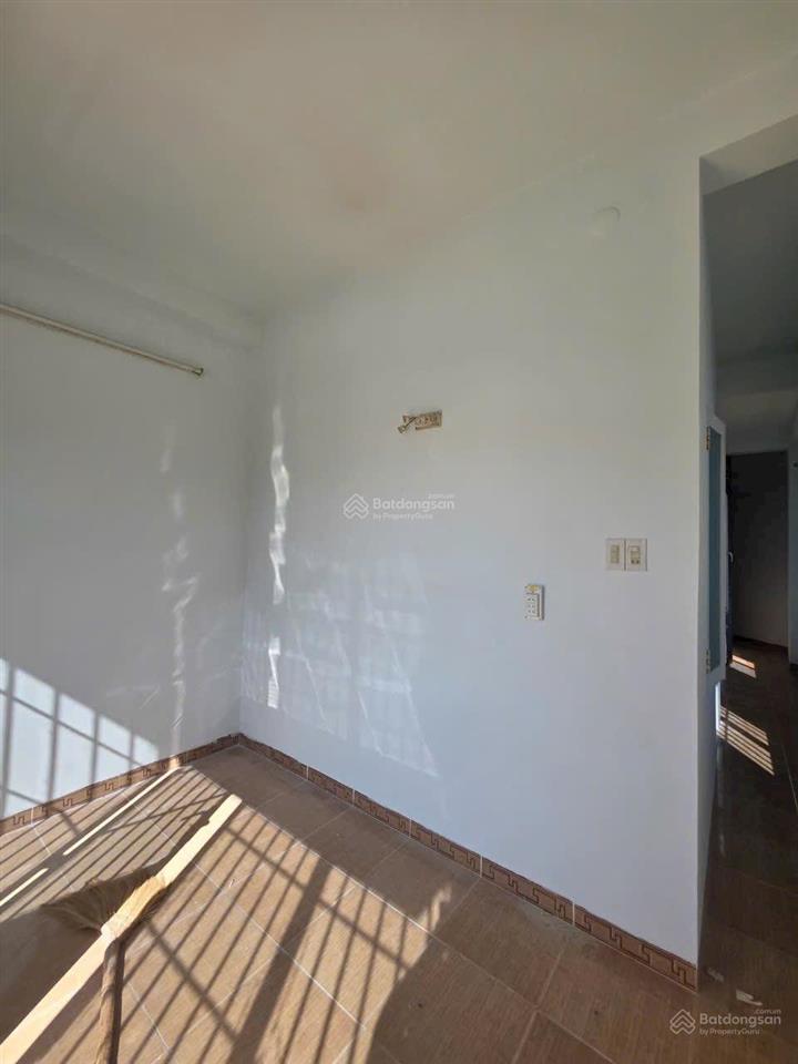 Nhà 3 tầng căn góc mặt tiền chợ phương sài . trung tâm thành phố.