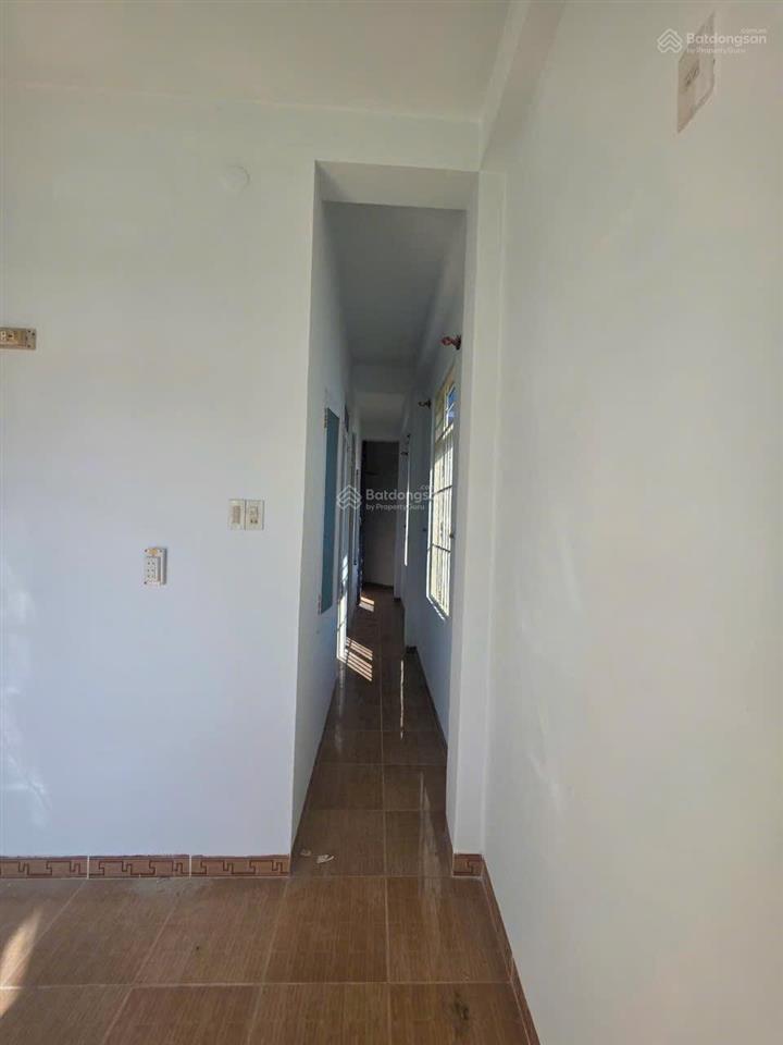 Nhà 3 tầng căn góc mặt tiền chợ phương sài . trung tâm thành phố.