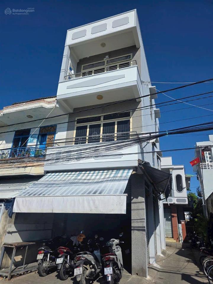 Nhà 3 tầng căn góc mặt tiền chợ phương sài . trung tâm thành phố.