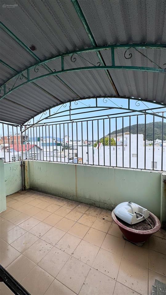 Bán nhà 3 tầng hiện đại ngay trung tâm cách biển chỉ vài phút di chuyển
diện tích 32,7m