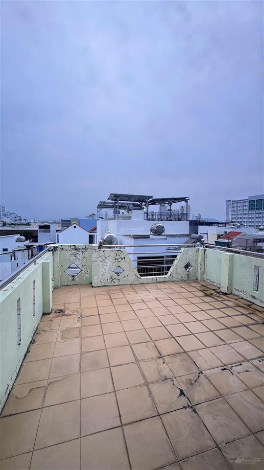 Bán nhà 3 tầng hiện đại ngay trung tâm cách biển chỉ vài phút di chuyển
diện tích 32,7m