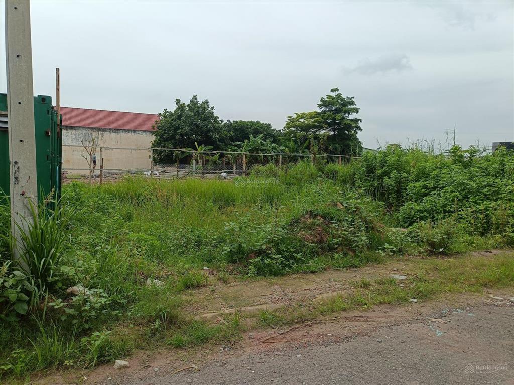 Bán đất bà điểm 4  200m2 (10 dài 20)  full thổ  khu phân lô xe hơi tránh  chỉ 6,4 tỷ.