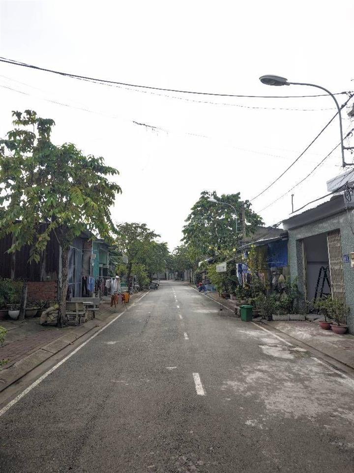 Bán đất bà điểm 4  200m2 (10 dài 20)  full thổ  khu phân lô xe hơi tránh  chỉ 6,4 tỷ.