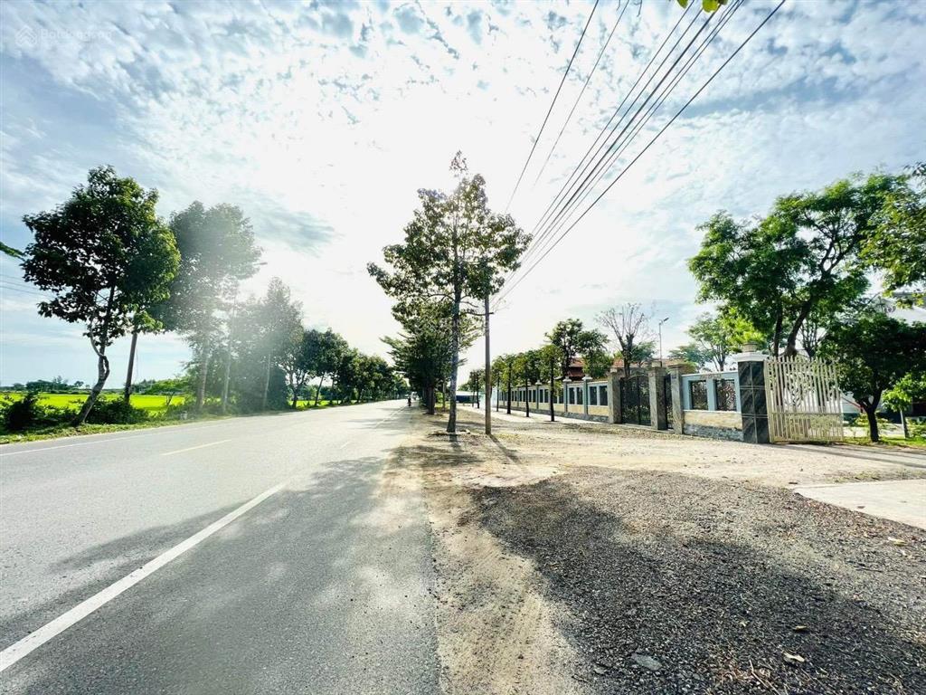 Bán khu trung tâm thương mại mặt tiền hai bà trưng, 84 tỷ, 3500 m2, đẹp, nhiều tiện ích,