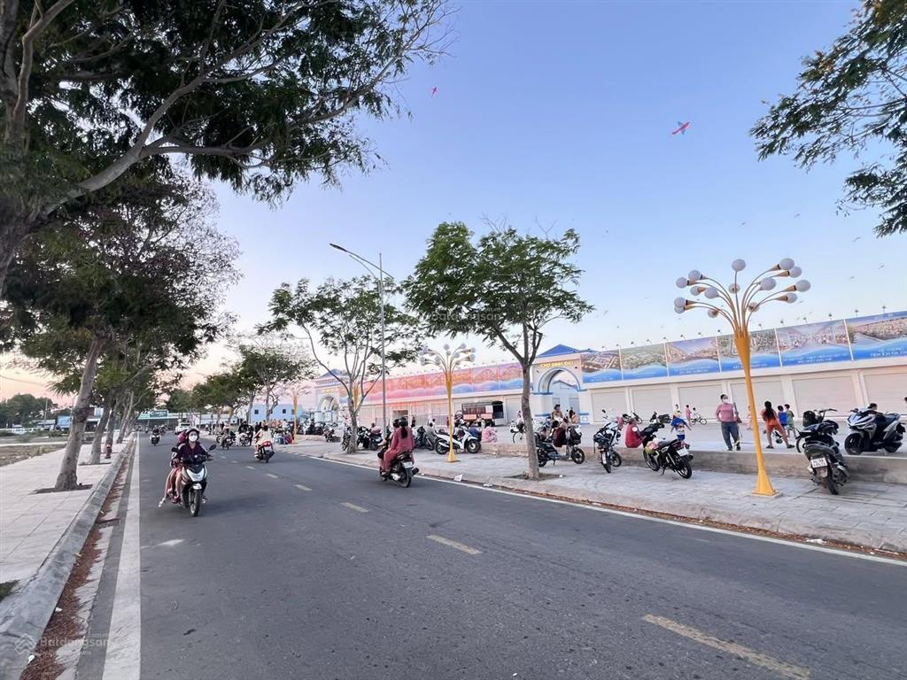 Phố chợ bình đại.lk8 đối diện chợ. ko qua trung gian. giá tốt