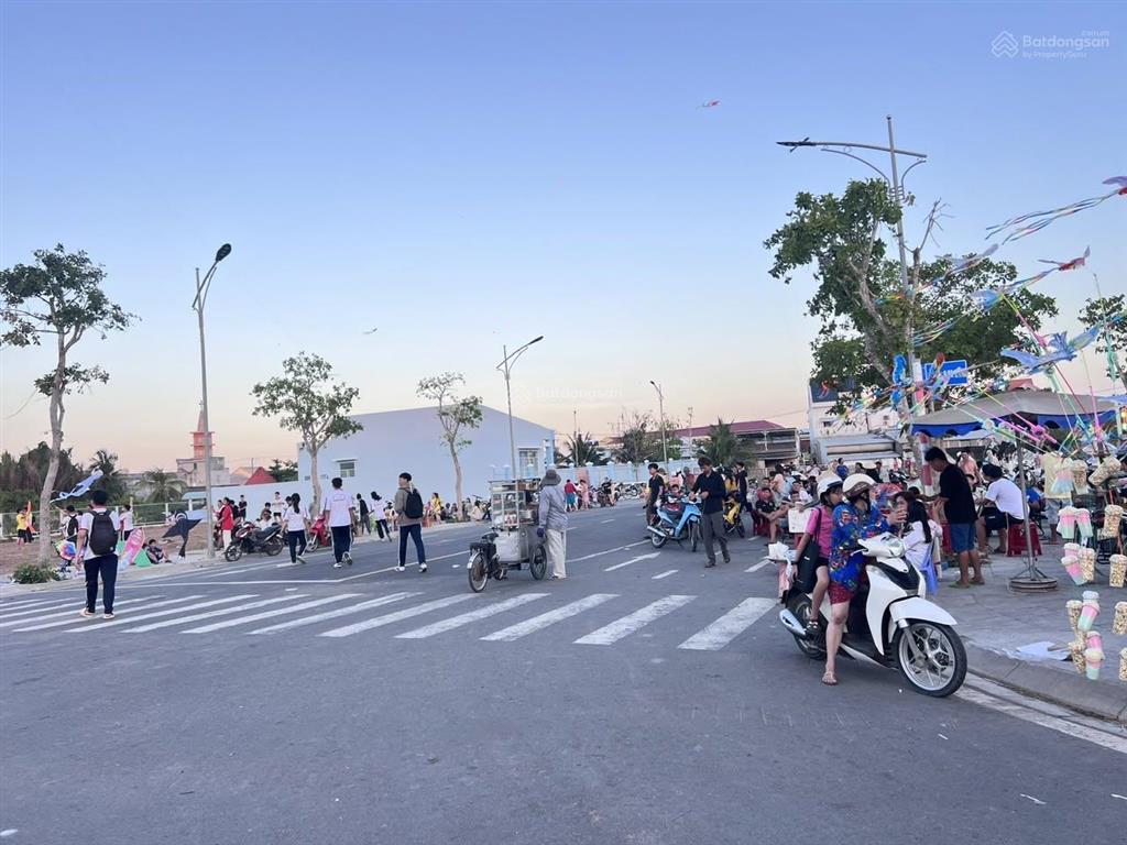 Phố chợ bình đại.lk8 đối diện chợ. ko qua trung gian. giá tốt