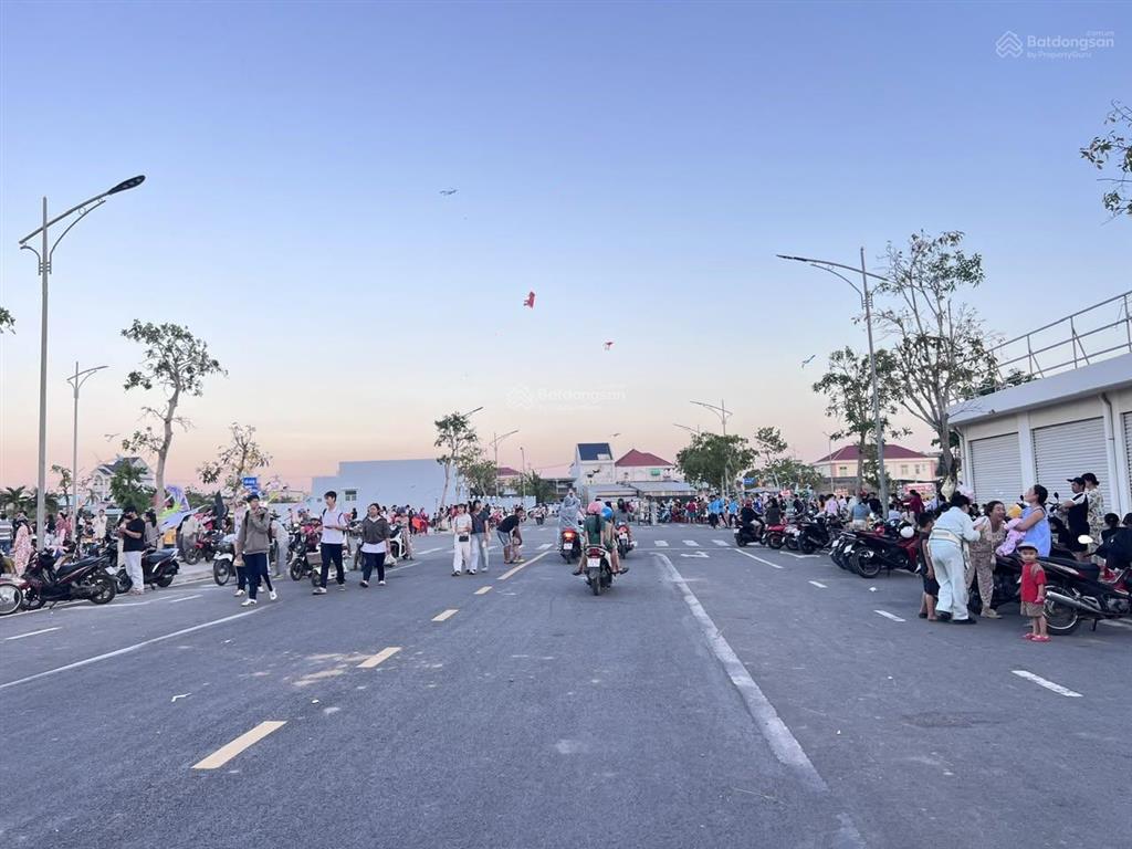 Phố chợ bình đại.lk8 đối diện chợ. ko qua trung gian. giá tốt