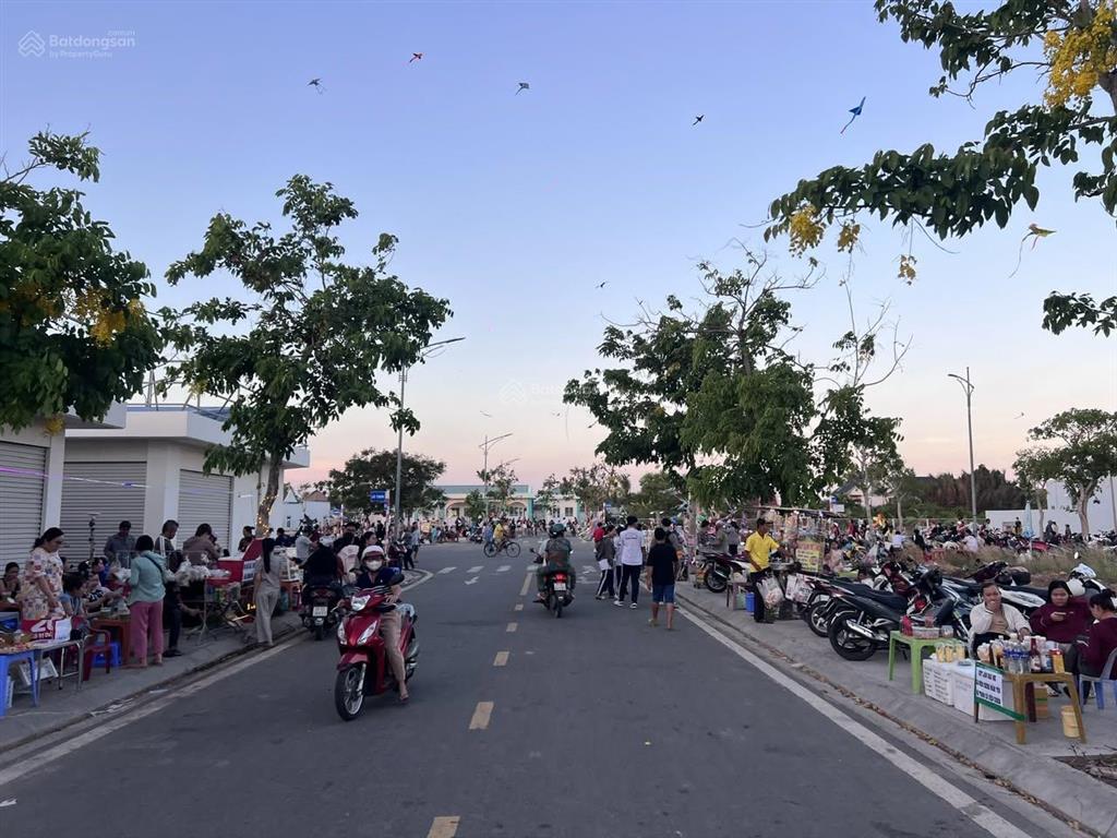 Phố chợ bình đại.lk8 đối diện chợ. ko qua trung gian. giá tốt