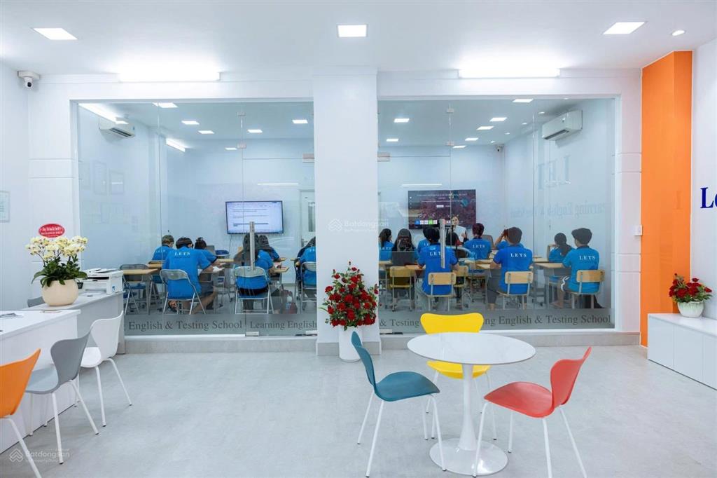 Mặt bằng kinh doanh căn góc 8x25 mặt tiền lê văn việt gần chợ hiệp phú