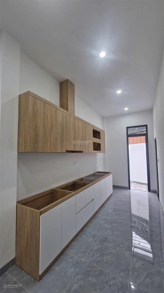 Nhà phố hiện đại, trung tâm diên lạc, có nội thất cơ bản giá chỉ 2tỷ6