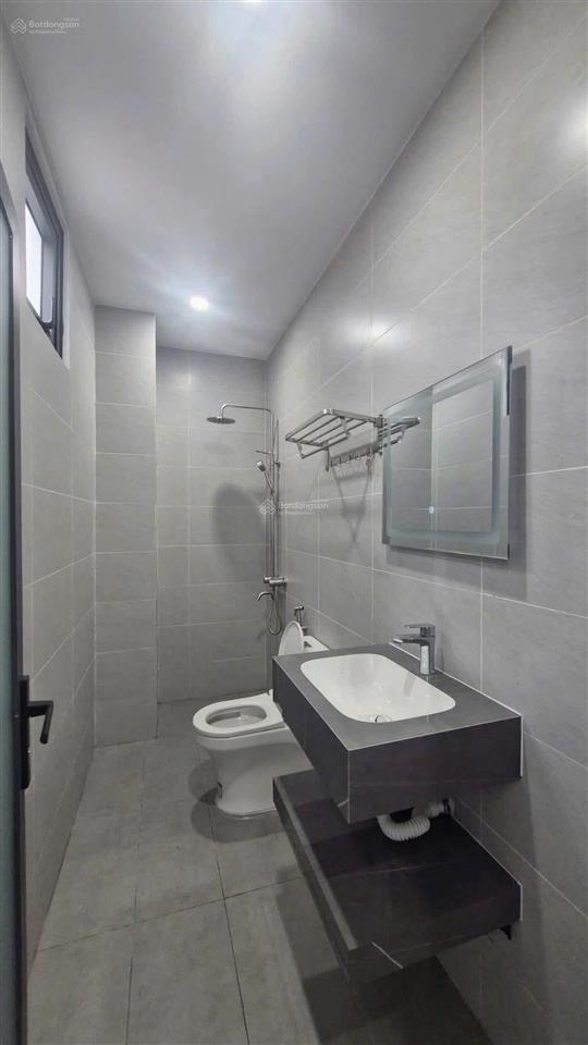 Nhà phố hiện đại, trung tâm diên lạc, có nội thất cơ bản giá chỉ 2tỷ6