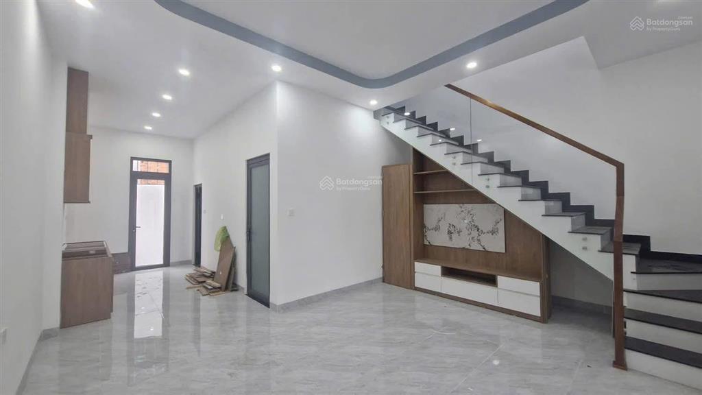 Nhà phố hiện đại, trung tâm diên lạc, có nội thất cơ bản giá chỉ 2tỷ6