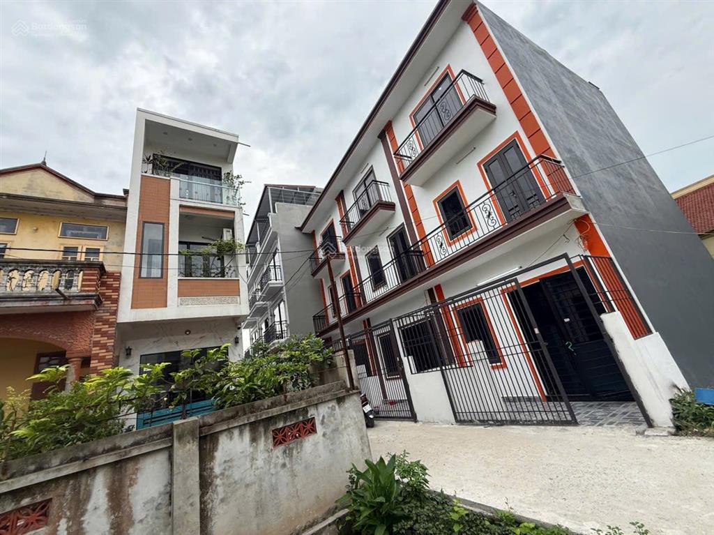 2.05tỷ mua được nhà 3 tầng ở cộng hoàbầnmỹ hào, sẵn sổ, nhà mới, nội thất đầy đủ, cho thuê 68tr