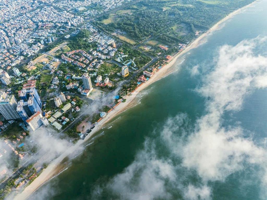 Bán biệt thự sân vườn nguyễn thị minh khai  dt 243m2 giá chỉ 19 tỷ  bt mới đẹp gần biển bãi sau