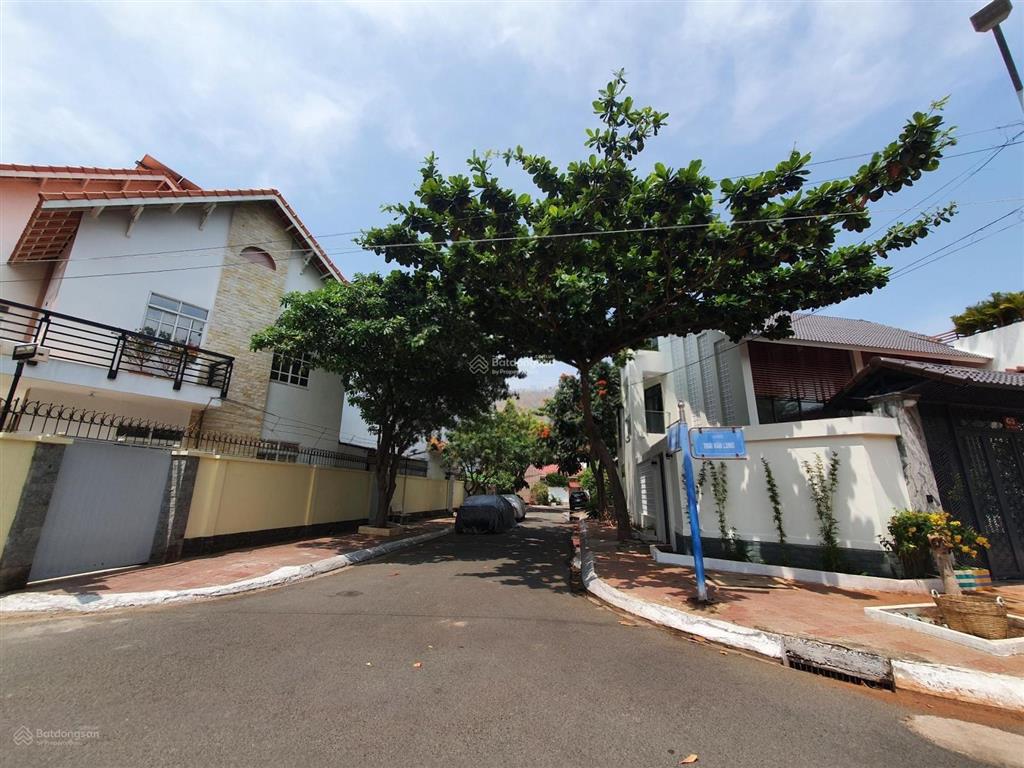 Hàng ngộp bán đất biệt thự khu á châu p2 vũng tàu 253,7m2 giá chỉ 20 tỷ, đông nam cách biển 500m