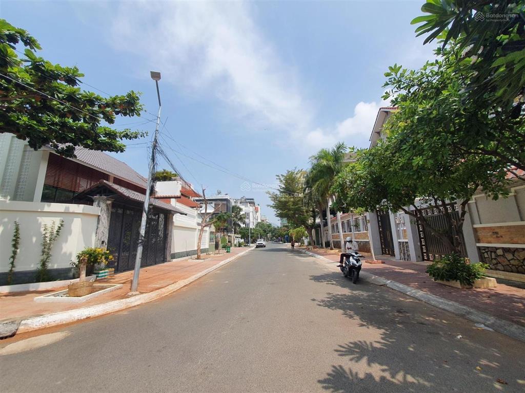 Hàng ngộp bán đất biệt thự khu á châu p2 vũng tàu 253,7m2 giá chỉ 20 tỷ, đông nam cách biển 500m