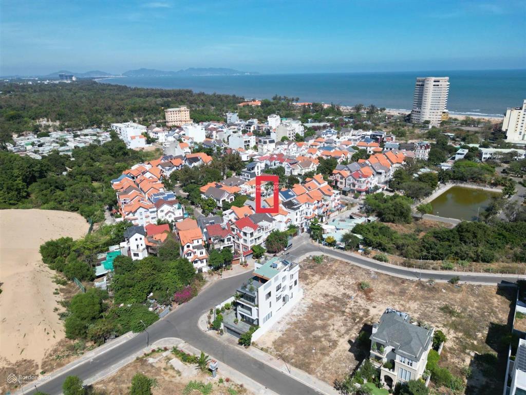 Bán biệt thự sân vườn biển 1 trệt 2 lầu (mới) dt 204m2 thùy vân bãi sau vũng tàu, giá chỉ 24.9 tỷ