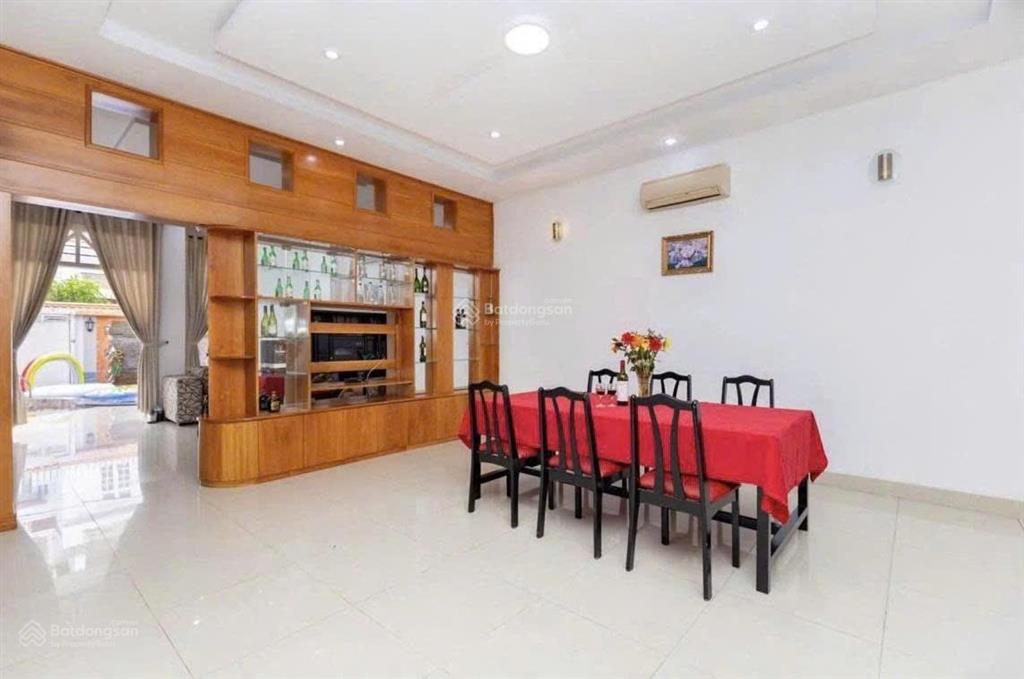 Bán biệt thự sổ hồng hoàn công phường 3 dt 160m2 (4 phòng ngủ) xây kiến cố giá 18.6 tỷ đường 10m