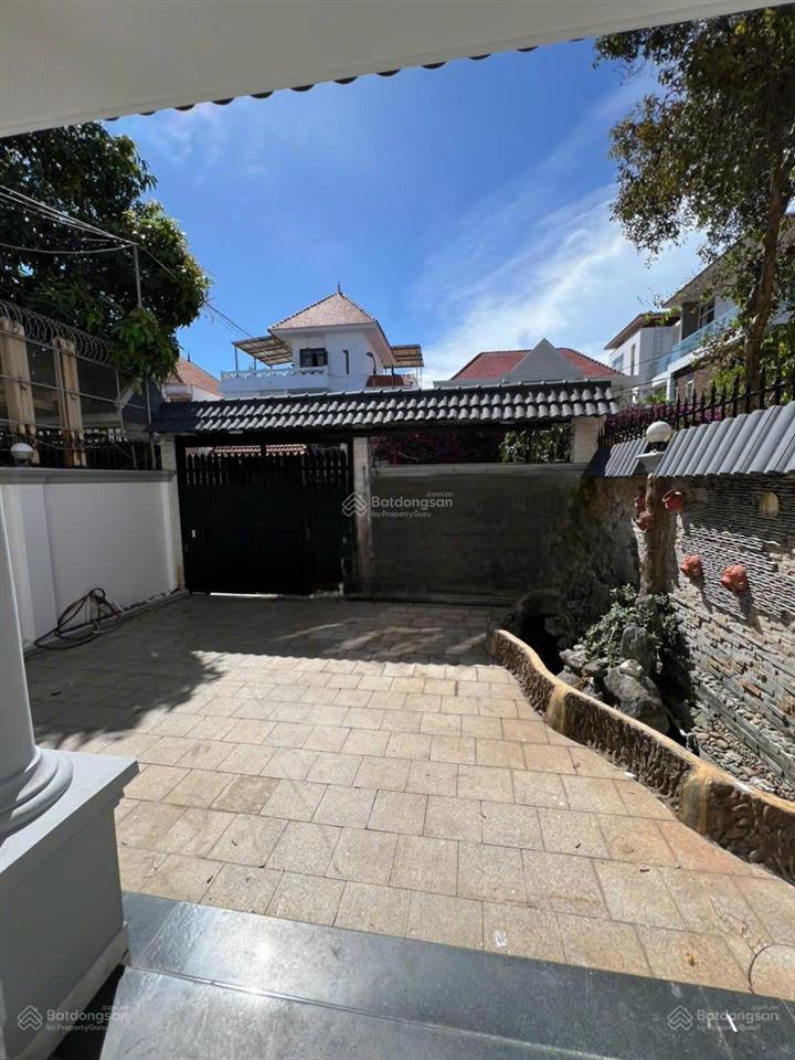Bán biệt thự sổ hồng hoàn công phường 3 dt 160m2 (4 phòng ngủ) xây kiến cố giá 18.6 tỷ đường 10m