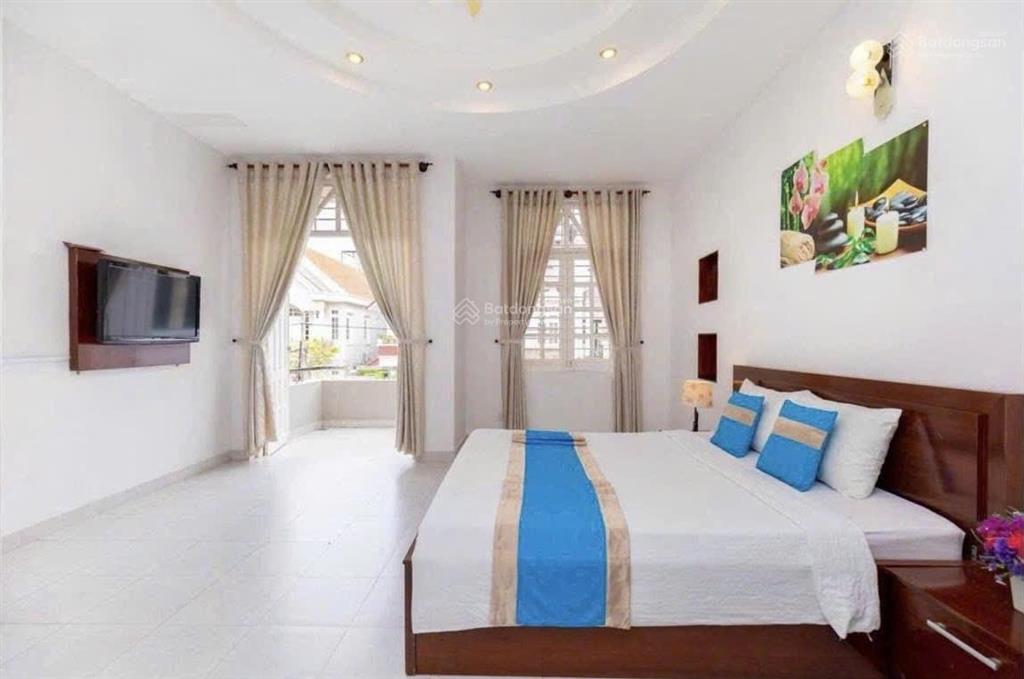 Bán biệt thự sổ hồng hoàn công phường 3 dt 160m2 (4 phòng ngủ) xây kiến cố giá 18.6 tỷ đường 10m