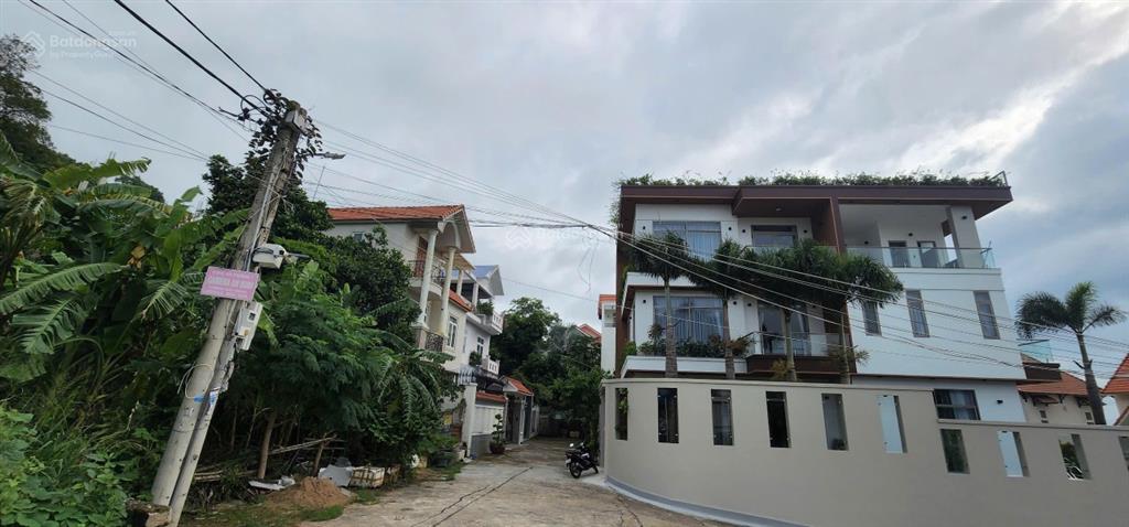 Bán đất góc 2 mặt tiền (núi + vi ba) dt 306m2 giá 18.5 tỷ  cách biển 800m phường 4 vũng tàu