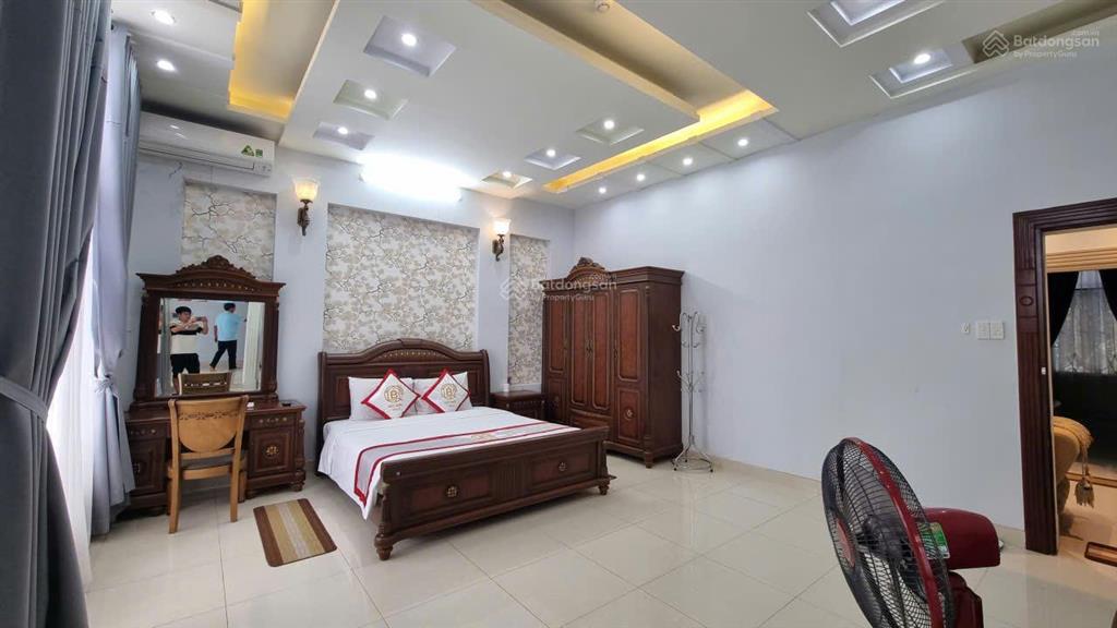 Hàng ngộp cần bán gấp biệt thự shr dt 211.5m2 (cho thuê 30 triệu/th) giá chỉ 18.5 tỷ (giảm 1.5 tỷ)