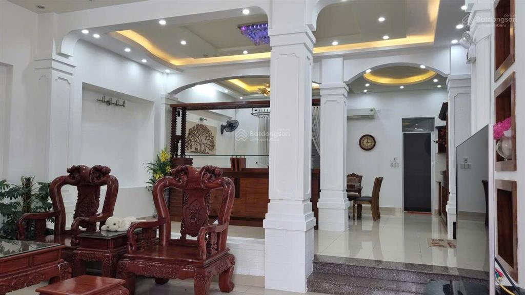 Hàng ngộp cần bán gấp biệt thự shr dt 211.5m2 (cho thuê 30 triệu/th) giá chỉ 18.5 tỷ (giảm 1.5 tỷ)